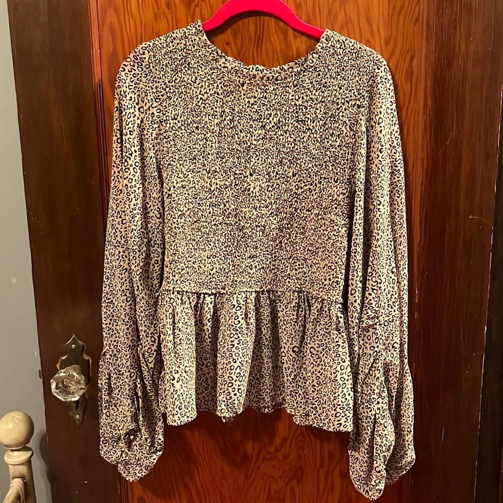 Smocked balloon sleeve leopard peplum